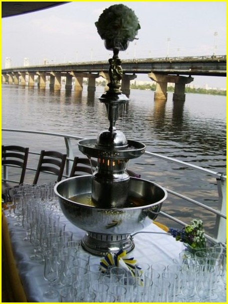 Алкогольный фонтан на свадьбу в Перми