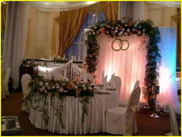 Свадебное оформление интерьера живыми цветами, икебанами и цветочными аксессуарами